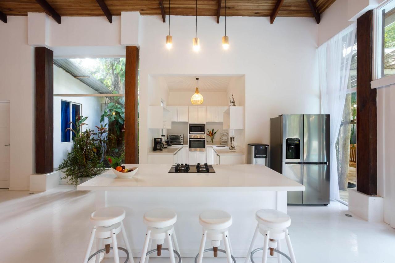 Gigi Brown Villa Frida Beachfront Puerto Viejo de Talamanca Εξωτερικό φωτογραφία